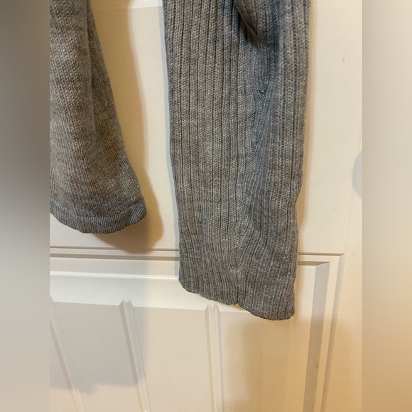 Gloria Vanderbilt polo style v neck cropped sweater - Picture 4 of 5